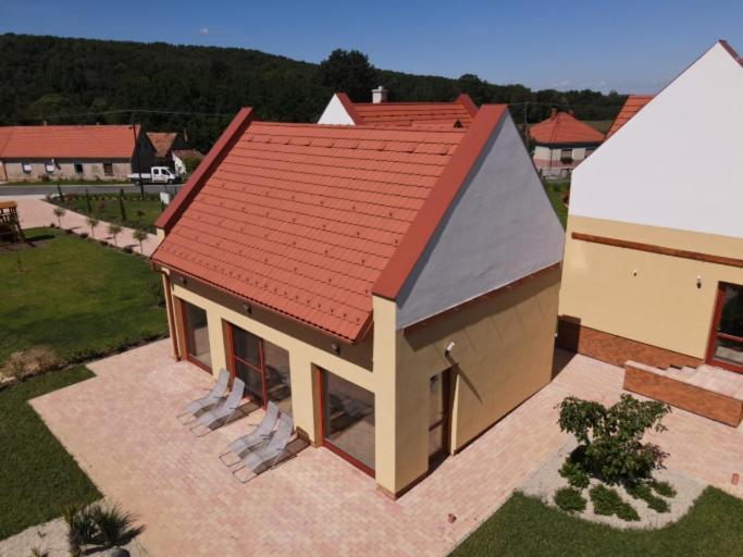 Апартаменты Vendvideki Pihenohazak Felsoszolnok Экстерьер фото